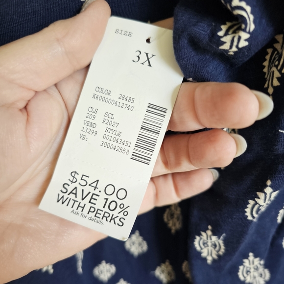 Catherines Blue Tunic Top size 3x (26-28) with white Moroccan style print. - Picture 7 of 8